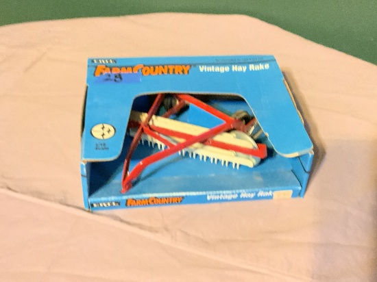 Ertl Farm Country Vintage Hay Rake 1/16 Scale NIB