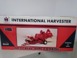 SpecCast International Harvester 82 Combine Pull Type, 1/16 Resin