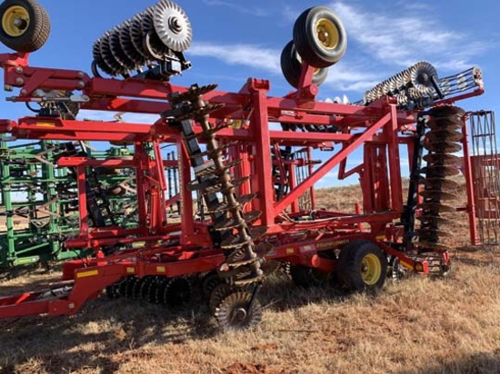 35 ft. Sunflower 6631 Vertical Tillage Tool w/Rolling Basket