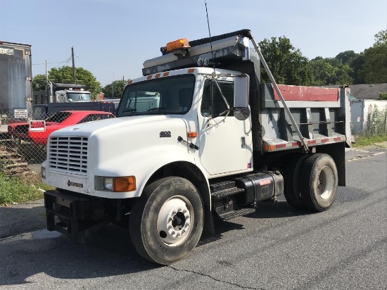 2000 International 4900 DT 466E