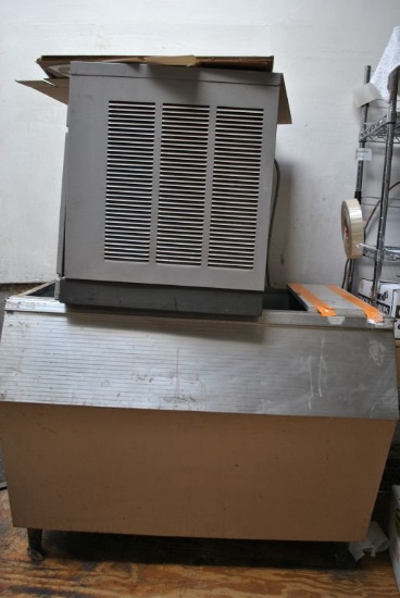 SCOTCHMAN ICE MAKER, MODEL CME506AE,