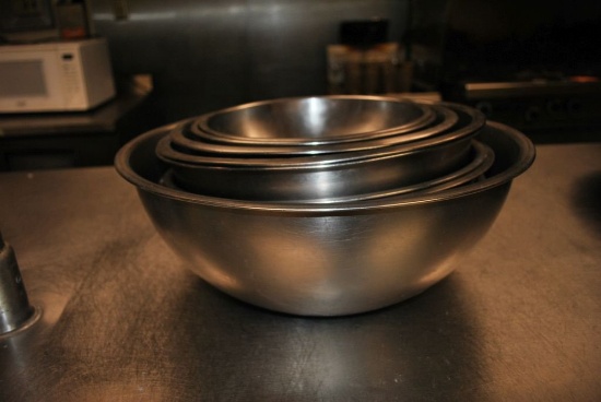 (9) STAINLESS STEEL BOWLS UP TO 16"