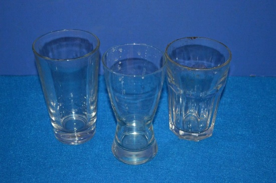 CRATE OF ASSORTED WATER & BEER GLASSES,