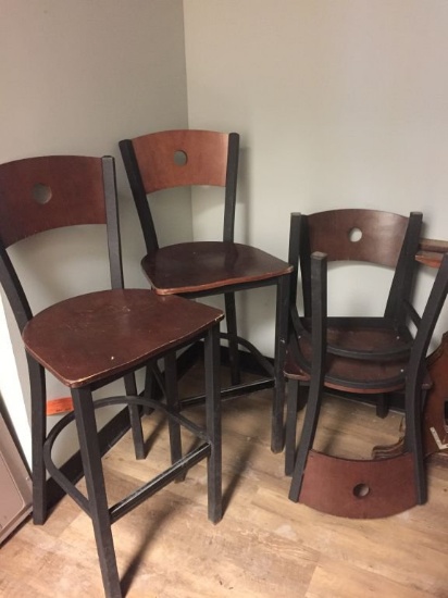 SET OF 4 CHAIRS & STEEL FRAME WOOD SEAT BACK,