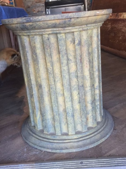 PLASTIC PEDESTAL 21"D X 24"H