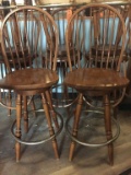 3 WOODEN SWIVEL BAR STOOLS WITH METAL FOOT RING,