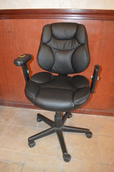 BLACK VINYL OFFICE CHAIR WITH ARMS,