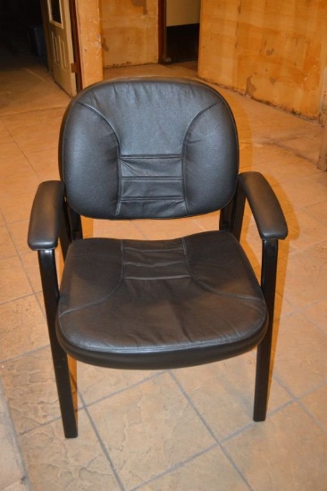 PAIR OF BLACK VINYL VISITOR ARM CHAIRS