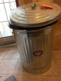 METAL GARBAGE CAN WITH DUST COLLECTOR TYPE LID AND HOSE