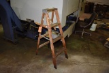 4' WOODEN STEP LADDER