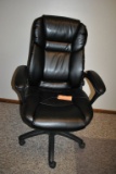 BLACK OFFICE CHAIR ON CASTERS