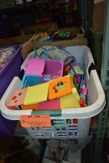 POLLY POCKET LOT IN WHITE BASKET