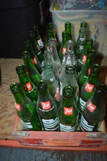 WOOD CRATE OF VINTAGE 7UP POP BOTTLES