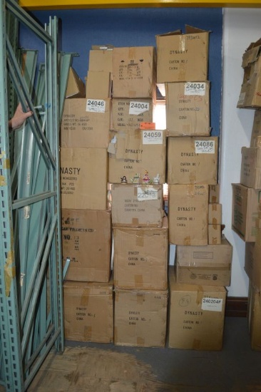 1,000 PLUS TRINKETS, NEW IN BOXES