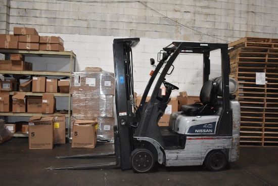 2009 NISSAN RIDE ON FORK TRUCK,