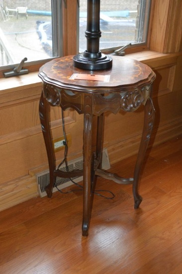 PAIR ON ANTIQUE ROUND SIDE/END TABLES, 18-1/2",