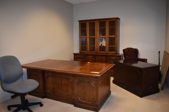 OFFICE FURNITURE IN ROOM 0-5214,