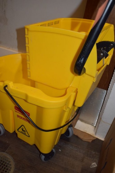 RUBBERMAID MOP BUCKET