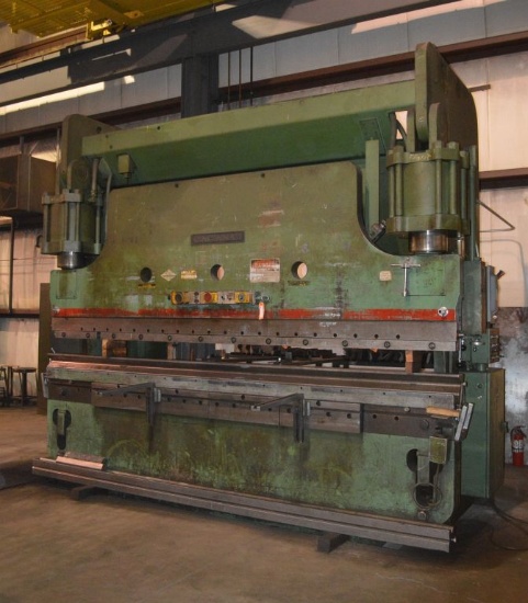 1977 CINCINNATI 350 TON HYDRAULIC PRESS BRAKE,