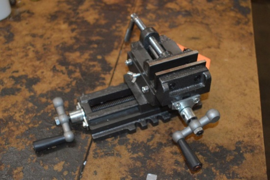 3 1/4" MACHINE VISE WITH TWO WAY ADJUSTMENT
