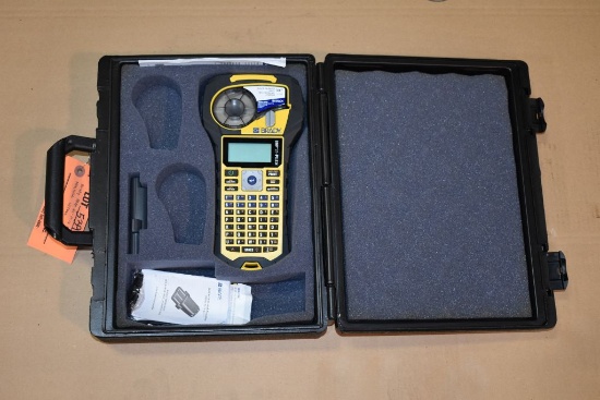 BRADY BMP 21 PLUS LABEL MACHINE WITH CASE