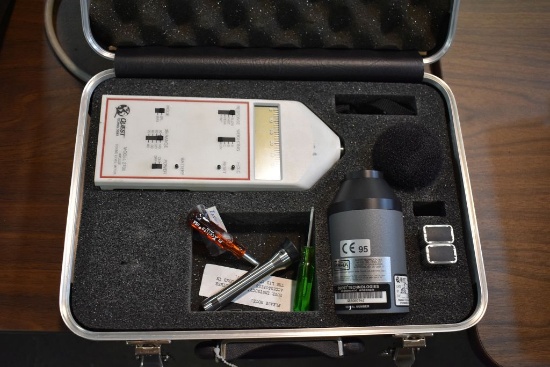 QUEST TECHNOLOGIES SOUND LEVEL METER MODEL 2700,