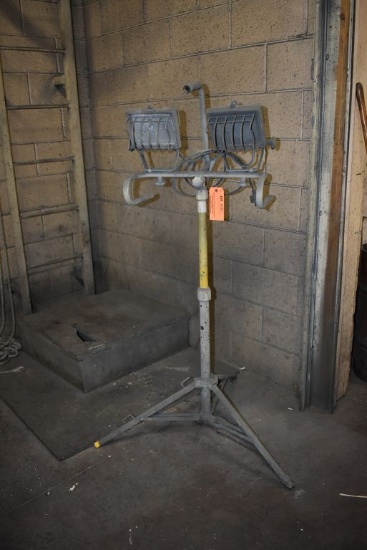 LIGHT STAND WITH TWO LIGHTS, ADJUSTABLE HEIGHT
