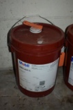 5 GALLON CONTAINER OF MOBIL 600W CYLINDER OIL,