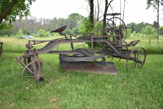 ANTIQUE J.D. ADAMS & CO. GRADER, MODEL KING JR. WITH