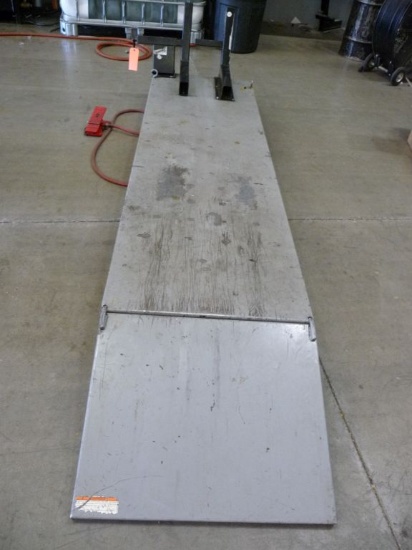 HANDY MOTORCYCLE LIFT, MODEL 2031, PNEUMATIC