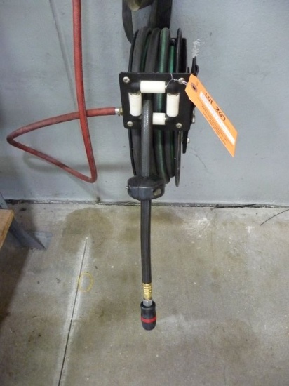 NORTHERN INDUSTRIAL RETRACTABLE AIR HOSE REEL WITH HOSE