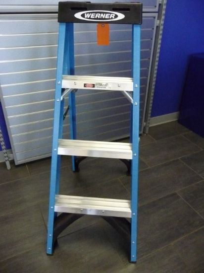 WERNER 4' FIBERGLASS STEP LADDER