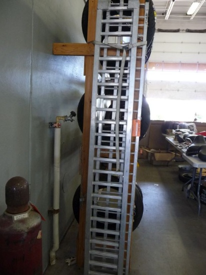PAIR OF ALUMINUM RAMPS