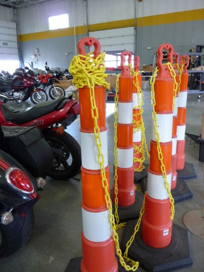 SET OF (6) CROWD BARRIER SAFETY CONES WITH PLASTIC CHAIN