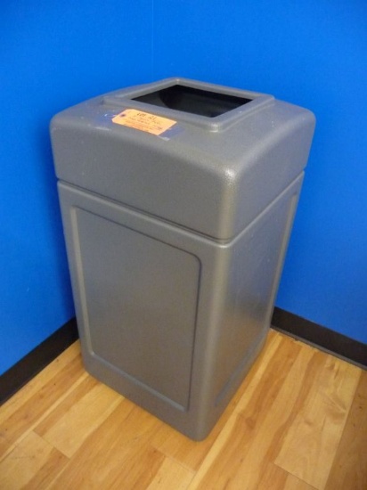 18" SQUARE PLASTIC TRASH RECEPTACLE,