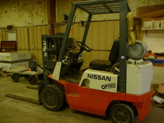 NISSAN LP POWERED FORK TRUCK, SHOWS 5,327 HOURS,