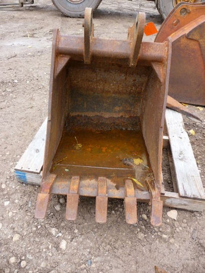 2' BUCKET FOR JOHN DEERE 410