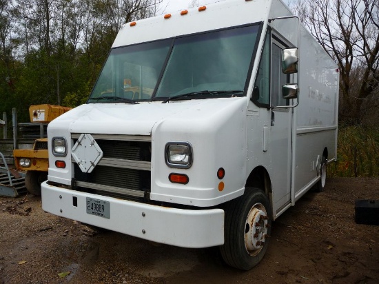 1997 FREIGHTLINER UTILIMASTER TRUCK, AUTOMATIC,