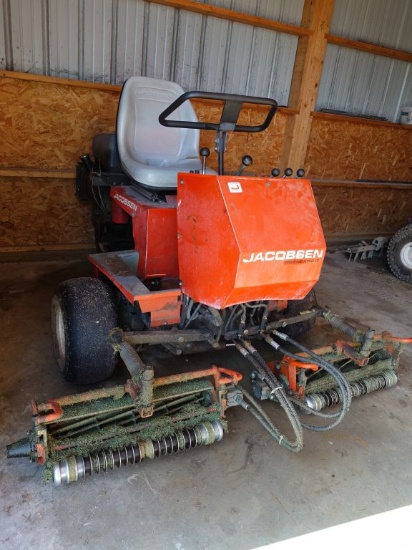 JACOBSEN RIDE ON GREENS MOWER, MODEL GREENS KING IV,