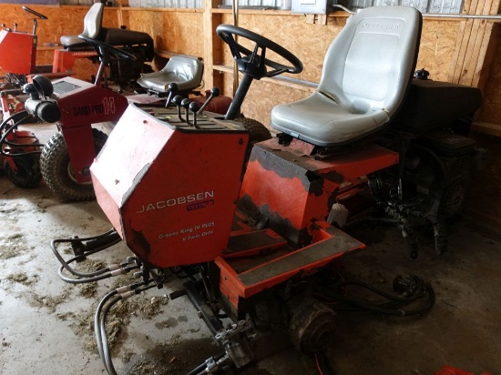 JACOBSEN RIDE ON GREENS MOWER, MODEL GREENS KING IV PLUS