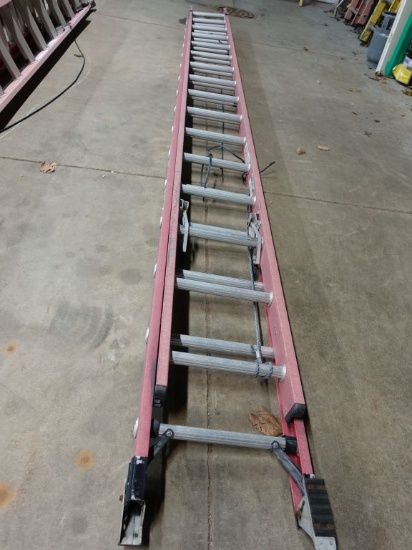 WERNER 32' FIBERGLASS EXTENSION LADDER