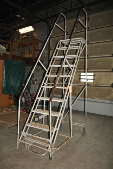 BERG TEN STEP PORTABLE SAFETY STAIRWAY WITH
