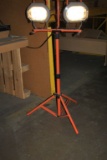 HDX DUAL WORKLIGHT ON FOLDING TRIPOD STAND
