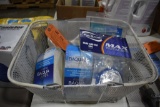 LOT: BASKET W/BAQUACIL NON SCRATCH CLEANING PADS,