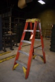 WERNER 5' FIBERGLASS STEP LADDER