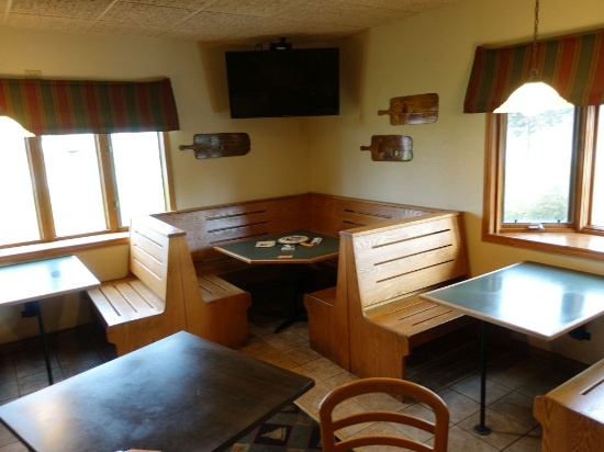 (1) CORNER BOOTH WITH (2) OUTSIDE BOOTHS,