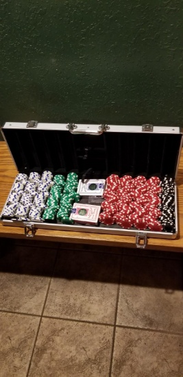 POKER CHIPS IN CASE