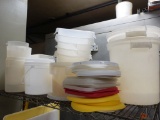 LARGE ASSORTMENT OF PLASTIC CONTAINERS WITH LIDS