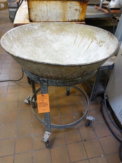 DOUGH RISING BOWL WITH STAND ON CASTERS