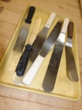 TRAY WITH ASSORTED SPATULAS